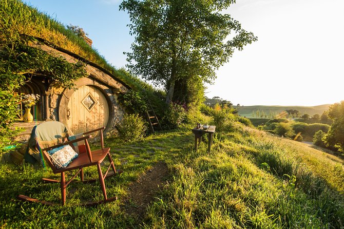 Private tour - Hobbiton Movie Set Evening Banquet Return from Auckland - Should you book the Hobbiton Evening Banquet Return from Auckland?