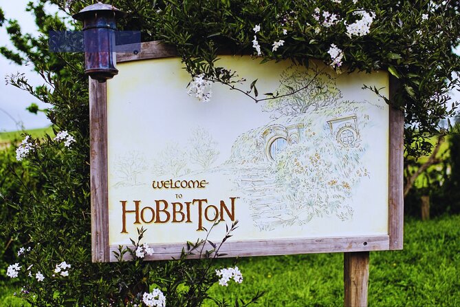 Private Tour: Hobbiton Movie Set, Rotorua Mud Pool & Treewalk - Hobbiton Movie Set: stepping into the Shire used for LOTR and The Hobbit