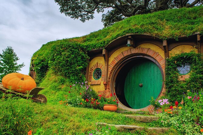 Private Tour: Hobbiton Movie Set, Rotorua Mud Pool & Treewalk - Who this tour fits best (and who might want a different plan)