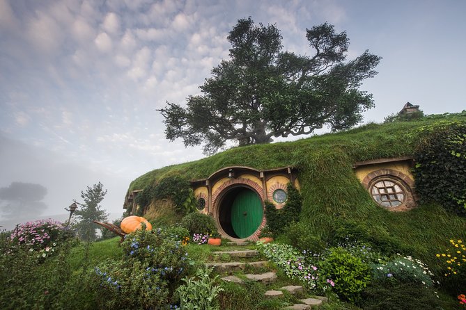 Private Tour: Hobbiton & Waitomo Glowworm Cave Experience - Price and value: what $713.04 per person really covers