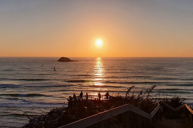 Romantic Auckland Sunset tour with Winery & Thermal pool - Muriwai Beach at Sunset: Black Sand Views and Photo Timing