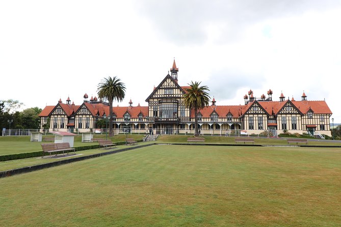 Rotorua and Waitomo Caves Day Trip from Auckland -Smaller Groups - Lake Rotorua Views: The Quick Stretch You’ll Appreciate