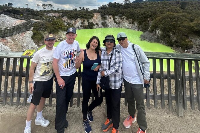 Rotorua Highlights inc. Waiotapu & Te Puia Day Tour from Auckland - Wai-O-Tapu Thermal Wonderland: Champagne Lake and Devil’s Bath in 2 hours