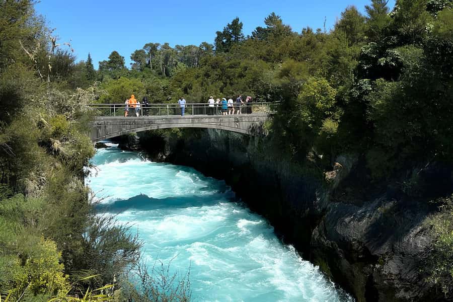 Rotorua & Taupo DayTour Waiotapu & Huka Falls from Auckland - Timing, comfort, and small “don’t get caught” tips