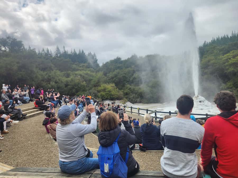 Rotorua & Taupo DayTour Waiotapu & Huka Falls from Auckland - The morning start: Wai-O-Tapu Thermal Wonderland guided walk (about 1 hour)