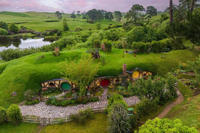 Small-Group Hobbiton and Waitomo Day Tour with Lunch from Auckland - The Green Dragon pause: cider, ale, or ginger beer before you eat