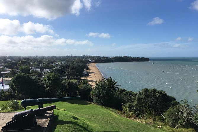 Volcanoes, Coasts, and Secret Spots Afternoon Tour in Auckland - The Guide Makes It: Mike’s Storytelling Style