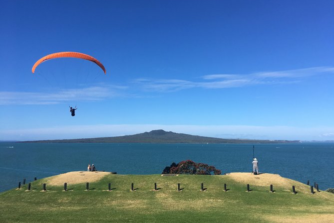Volcanoes, Coasts, and Secret Spots Afternoon Tour in Auckland - Stop 1: Lake Pupuke Crater Lake and Māori Legends