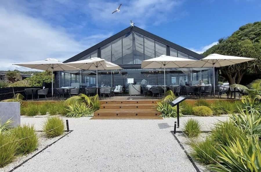 Waiheke Island: Afternoon Wine Tour with Oceanfront Lunch - The KI Maha lunch with Onetangi Beach sea views