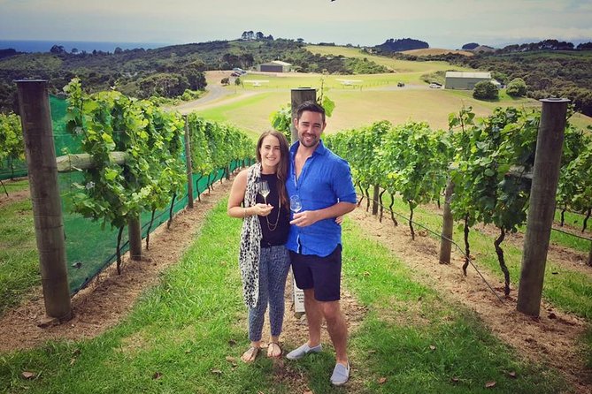 Waiheke Island Premium Wine Tour with Tastings - Tour Guides and the Small-Group Advantage