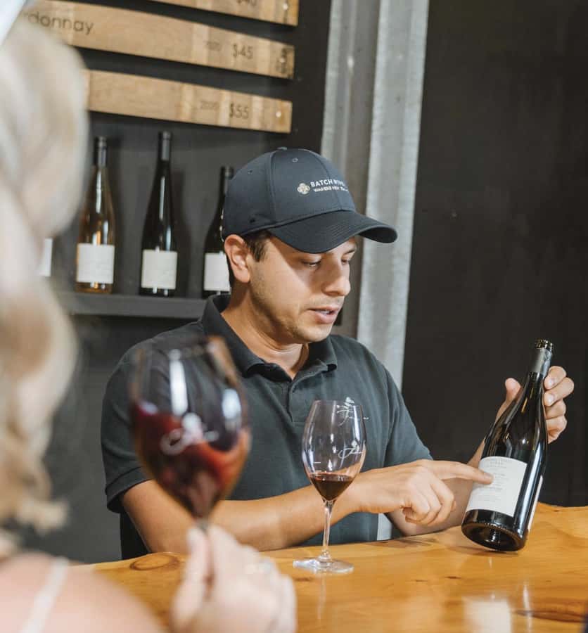 Waiheke Island: Scenic Island Wine Tour & Local Wine Tasting - Why the guide can make or break the day