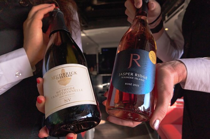 Waiheke Island: Scenic Wine Tour on a Double Decker Bus - Oneroa free time: shops and cafés in a classic Waiheke pocket