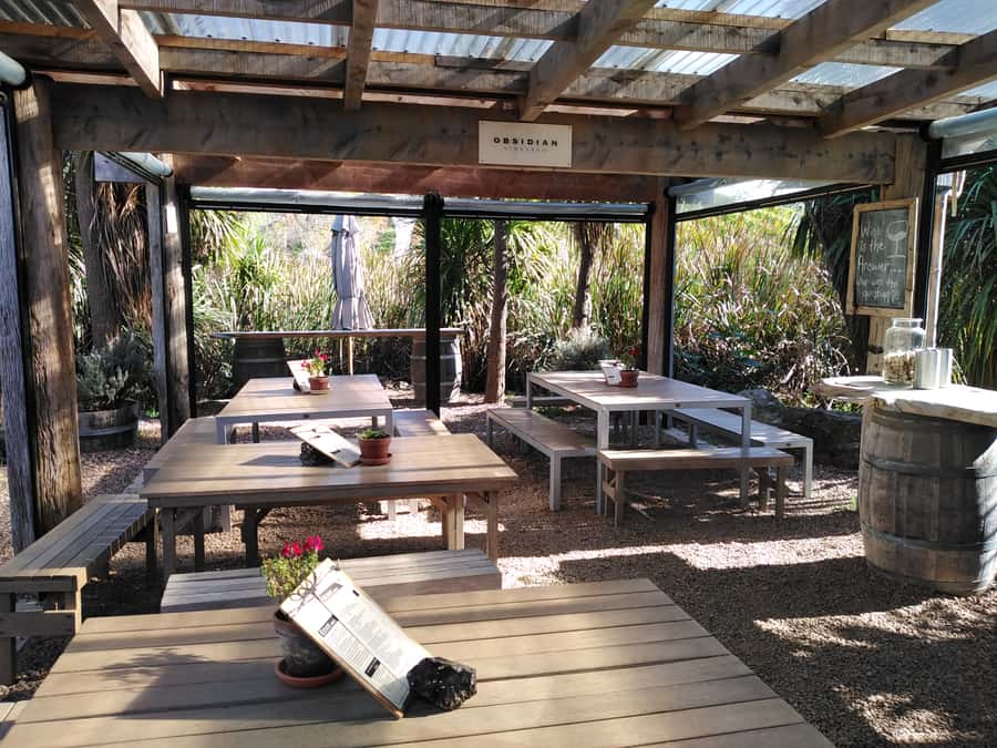Waiheke Island: The Essence of Waiheke Wine Tour - Three Seven Two lunch on Onetangi beach: what you actually get
