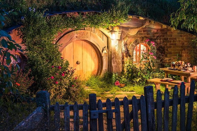 Waitomo Caves & Hobbiton Small Group Tour inc Lunch from Auckland - Karapiro and the ride back north: scenic pauses that keep the day from dragging