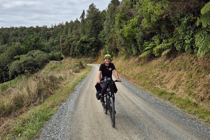 Waitomo E-bike ride including enchanting bush walk - Where you start: coffee, cold drinks, and Richard’s no-drama briefing