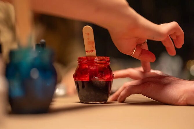 Wētā Workshop Unleashed - Intro to Scars and Scrapes Workshop - Step-by-step: mixing fake blood and building the base wound